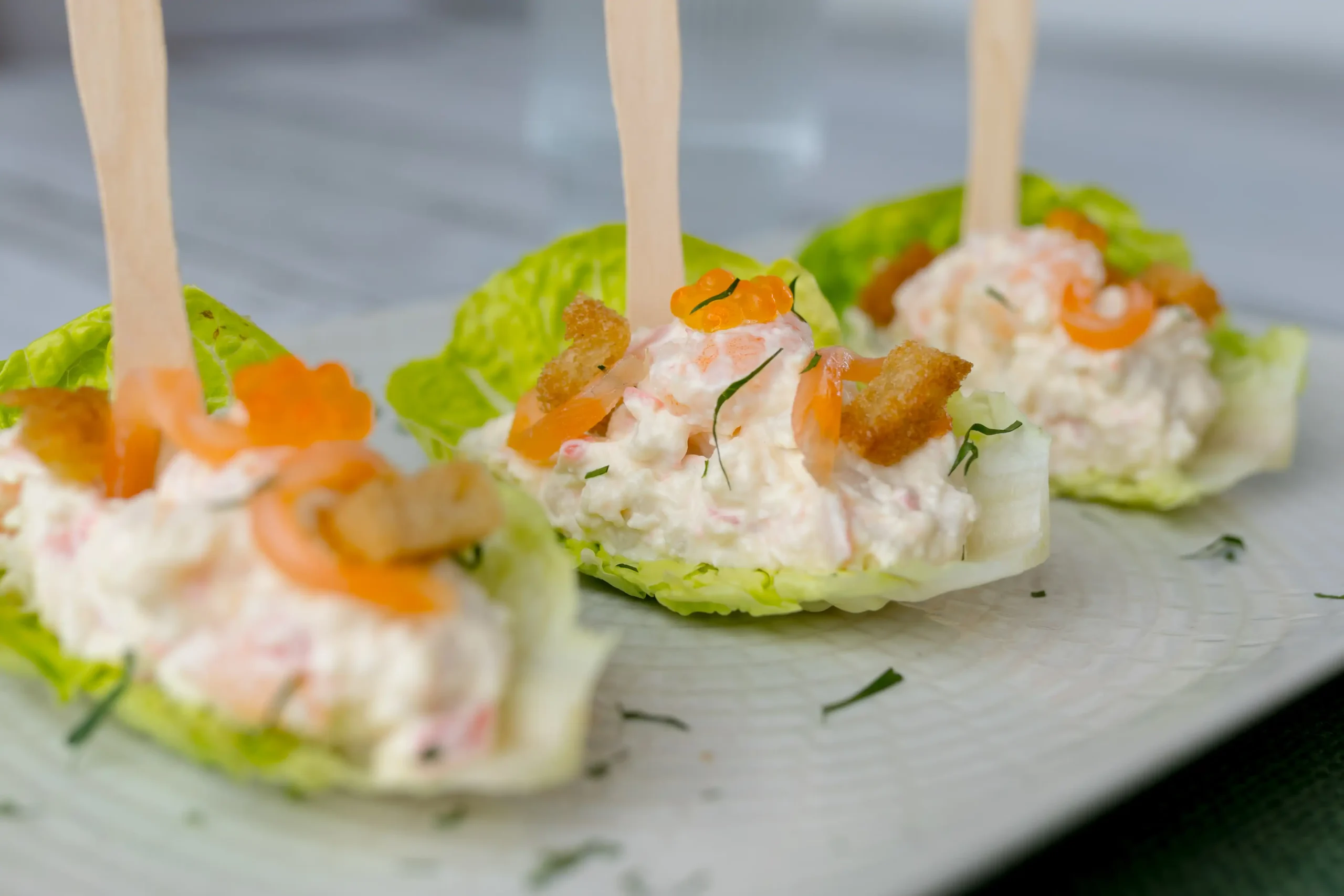 Ensalada de surimi con colas de langostino y merluza - Imagen 3