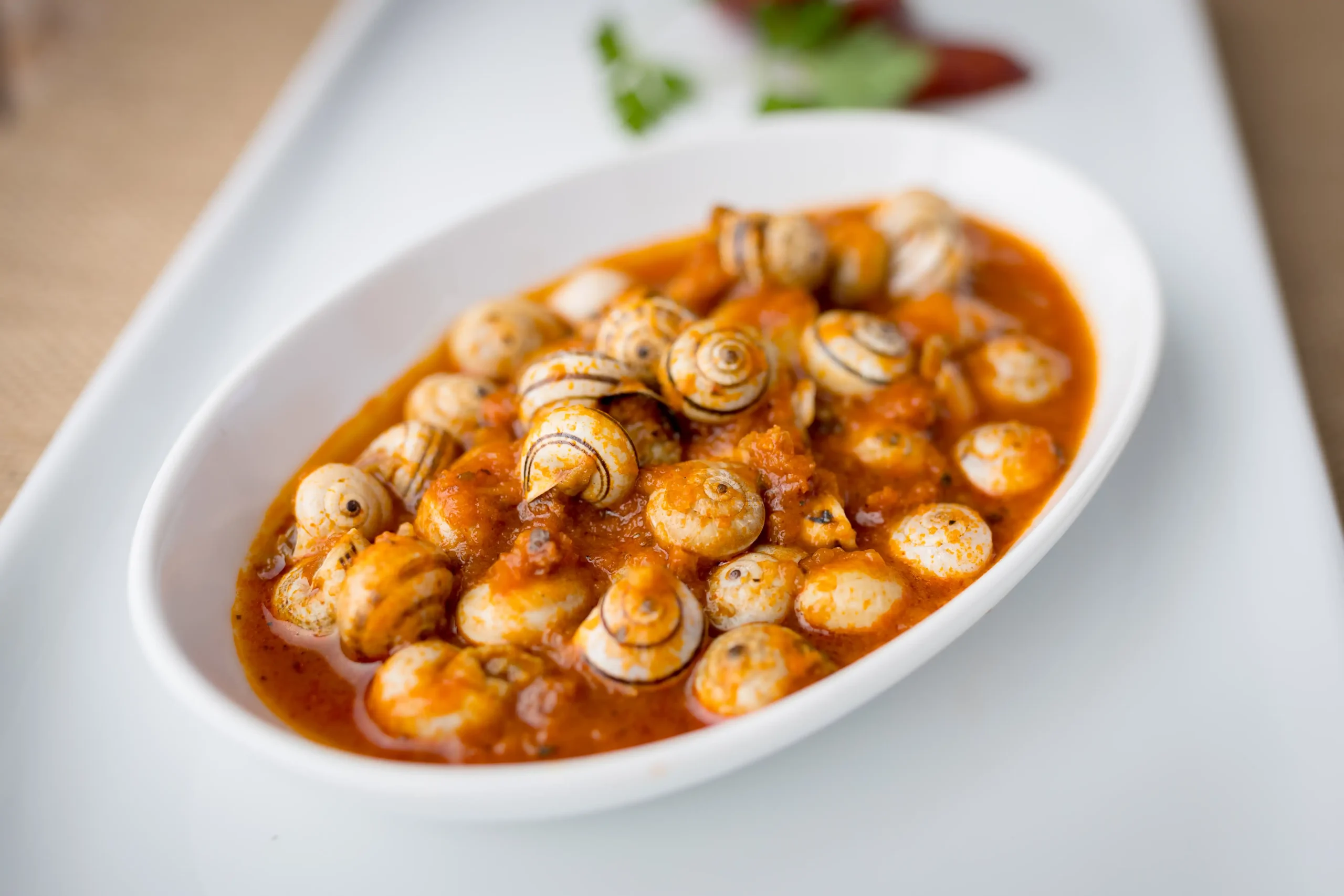 Caracoles pequeños en salsa