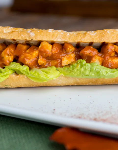 Bocadillo de dados de pechuga de pollo
